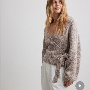 NA- KD Wrap Sweater Taupe